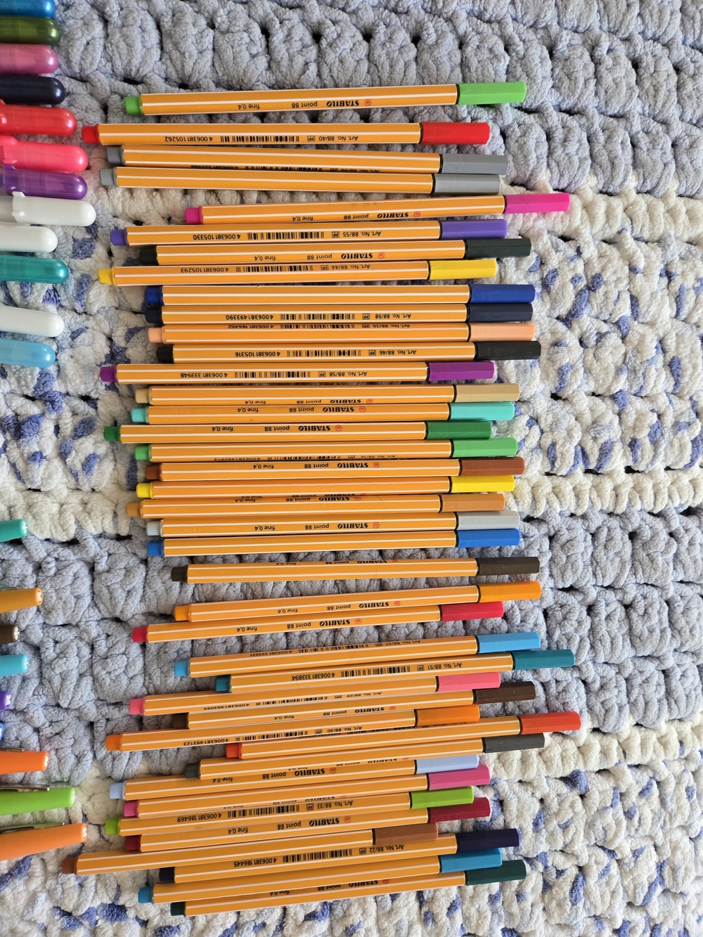 Markers & Assorted Colorful Pens Set - Picture 2 of 6